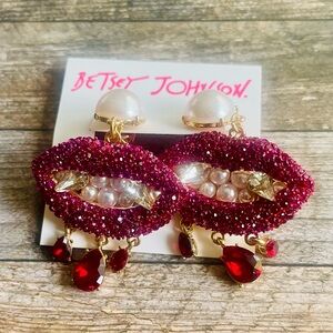 PRICE FIRM Betsey Johnson Vampire Lips Fangs Earrings